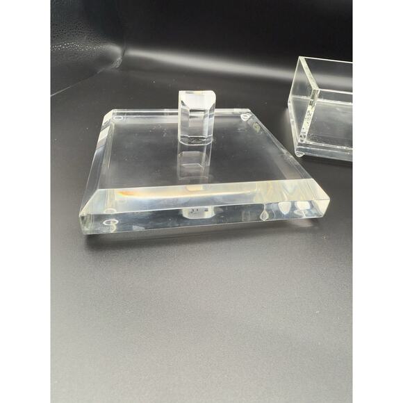 1970'S HEAVY LUCITE FACETED LIDDED BOX Square 7x7x5.5” w/ Removable dividers - Picture 5 of 14